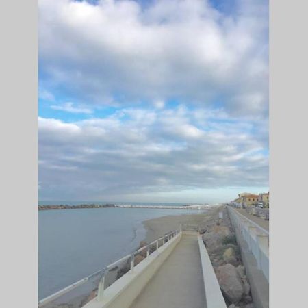Apartmán Bilocale Sul Mare Marina Di Pisa Exteriér fotografie